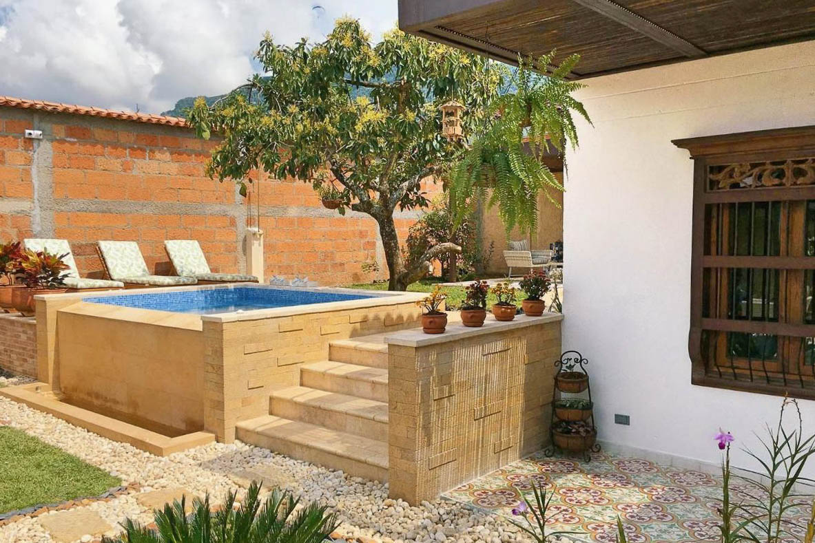 The outdoor hot tub at Casa Passiflora Hotel Boutique.