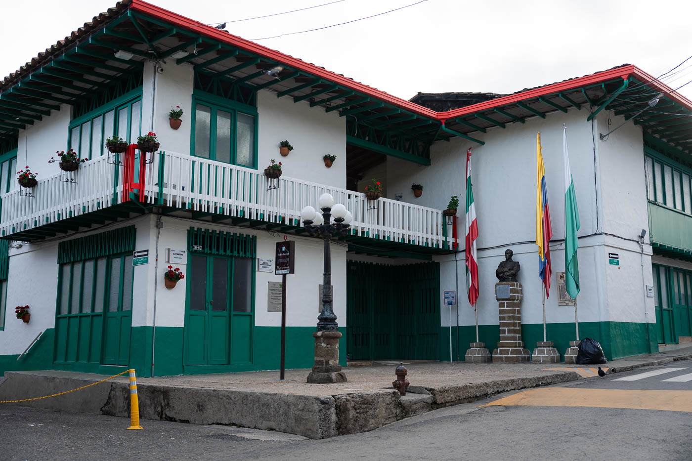 An exterior view of the colonial looking Jardin town hall.