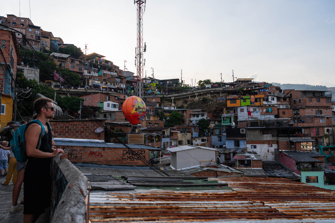 A tourist looking out over the favelas of Comuna 13 at sunset.